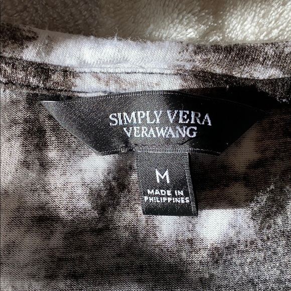 Black/White Top - Picture 2 of 3